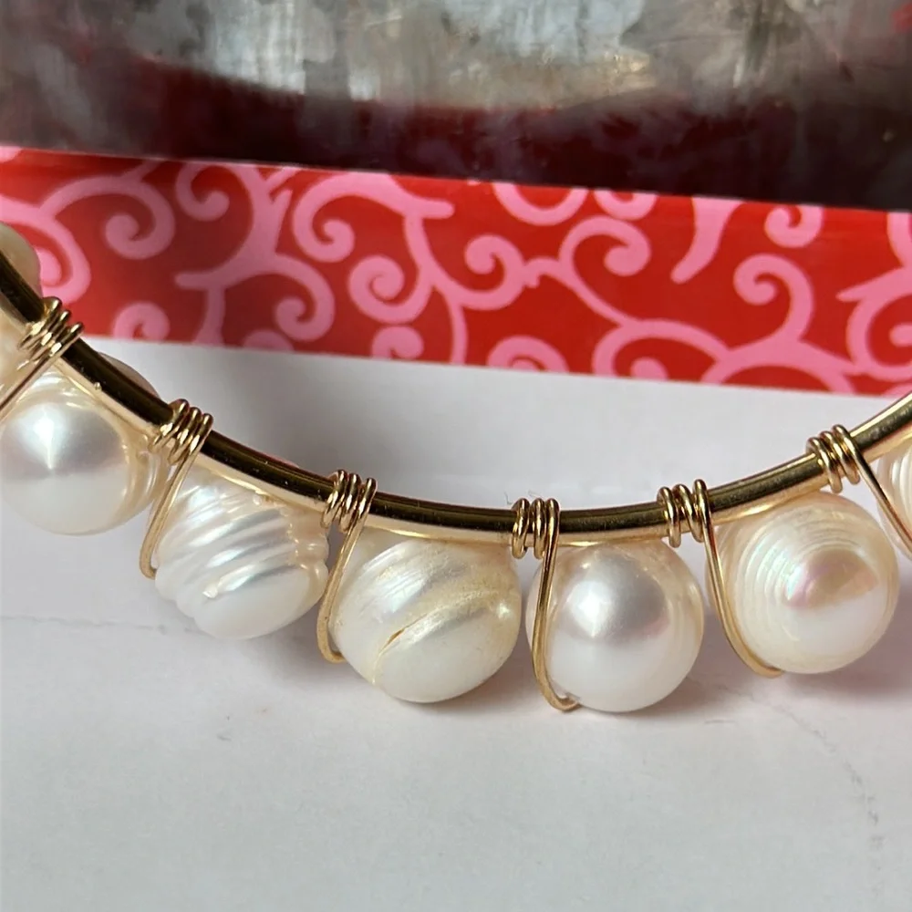 Handcrafted FAUX PEARL wired bracelet with adjustable band one size handmade. - Picture 5 of 5